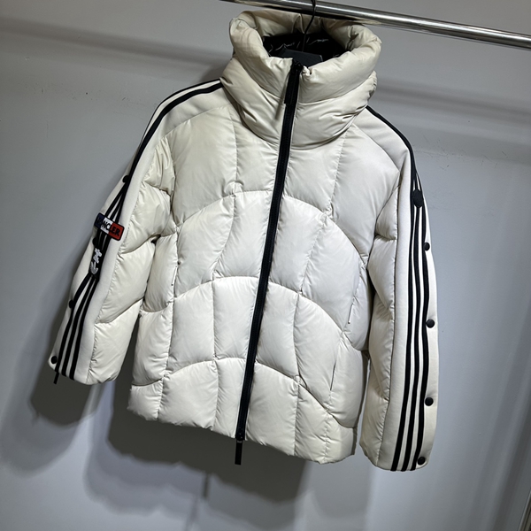 ハイクオリティダウンジャケット背面デザイン